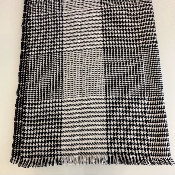 FRAAS | Black & White / Grey Reversible Blanket Wrap / Scarf - Picture 10 of 16